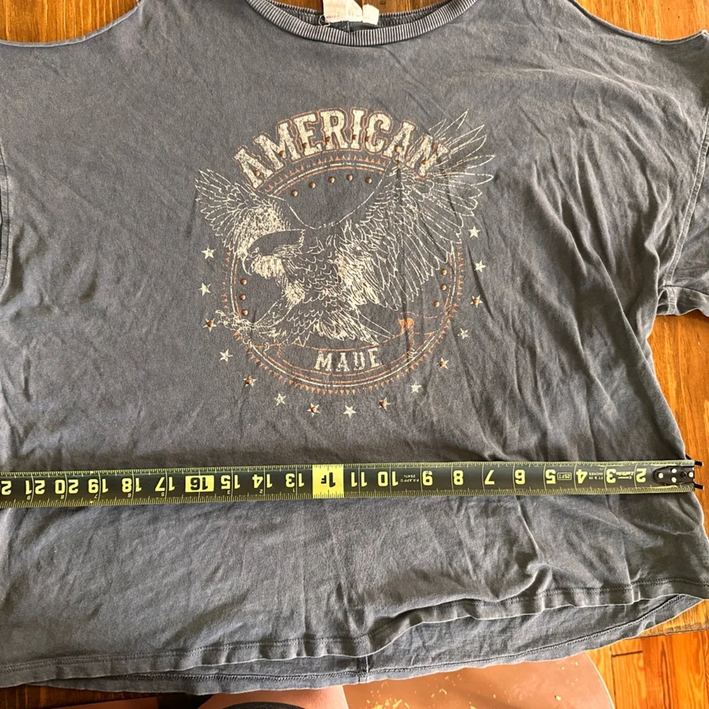 White Crow Cold Shoulder Tee Size L | Boot Barn American Made Graphic Top - Picture 7 of 8